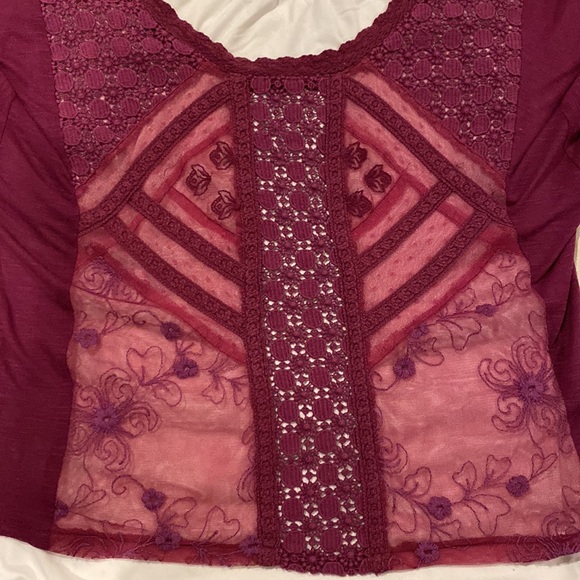 Kimchi Blue Urban Outfitters Magenta Lace Crochet Flowy Top - Picture 5 of 6